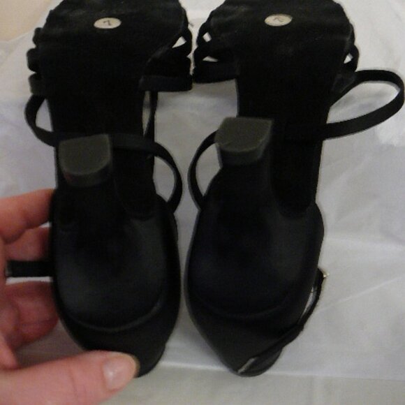 Ladies Black Soft Bottom Satin Strappy Open Toe 2.5" Heel Sandals-Size 7 - Picture 5 of 6